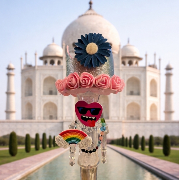 Vic is LIVE 🫏🌈💥🍾😬 - Picture 5 of 6